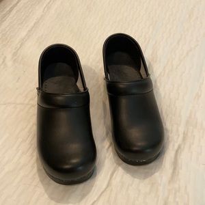 Women’s dansko clogs size 35.